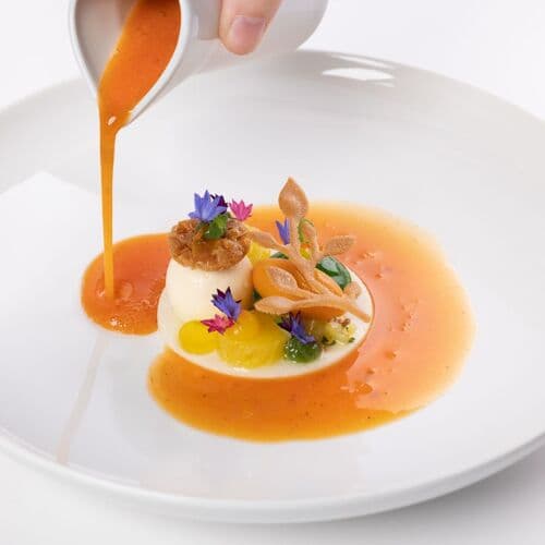 MAIN TOWER Restaurant & Lounge