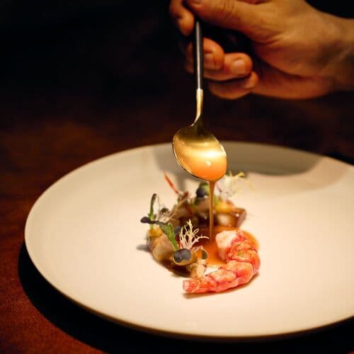 Tohru in der Schreiberei